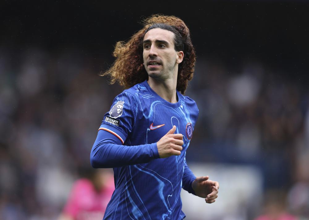 梅西千万欧豪宅遭环保组织喷漆，现场拉出“吃掉富人”标语.